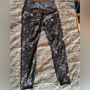 Spyder Active leggings size small. Length 24.5. Waist band of 4.5 in.